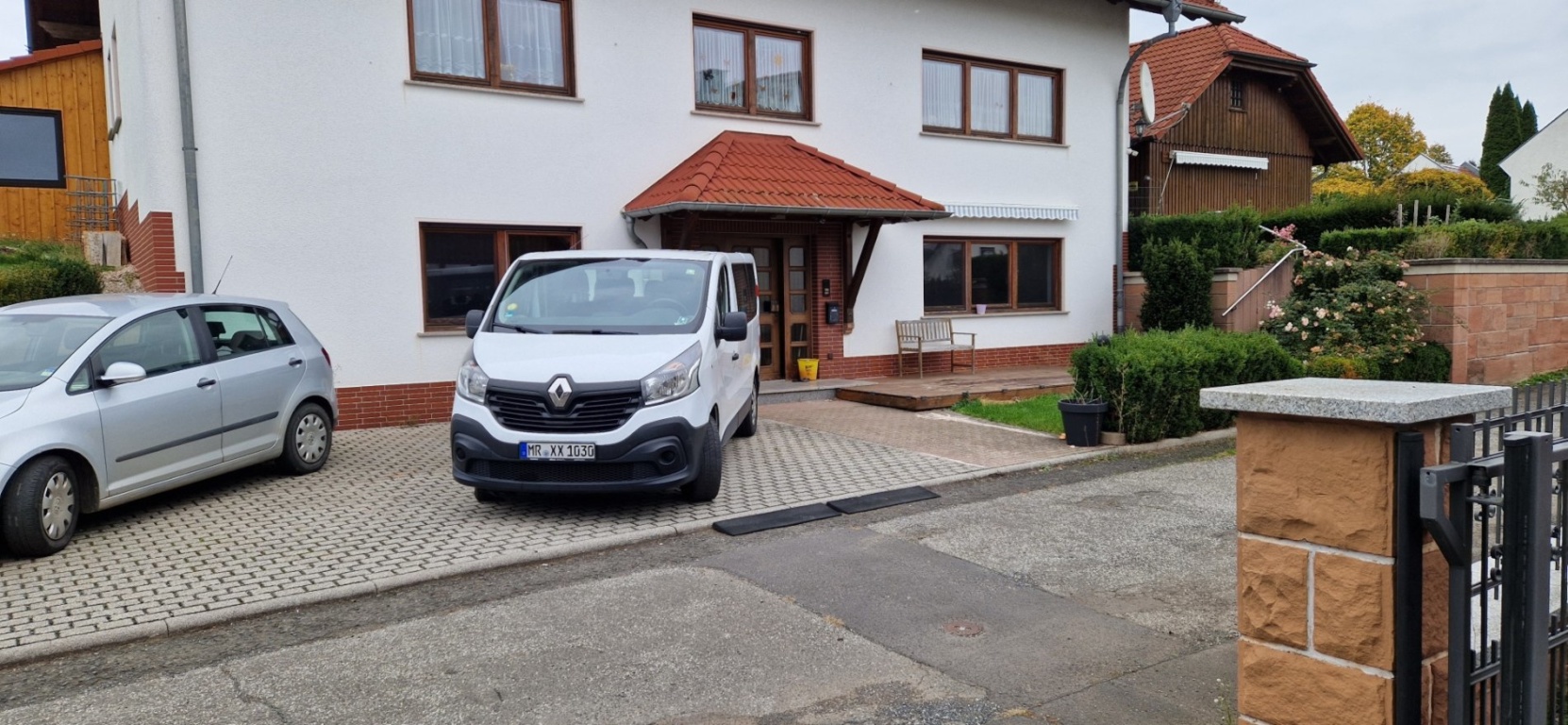 Flat Schönstadt Teichweg 2 - Rechts das große Zimmer, links das kleinere