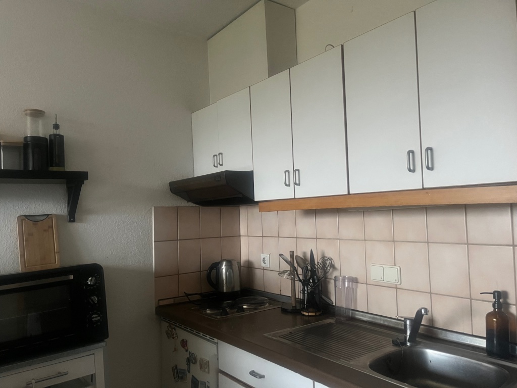 Top Lage! * 420 Euro Warmmiete * Voll möblierte Wohnung nahe Uni, nur 5 Minuten bis zum Campus und der Straßenbahn – Mönchebergstraße 27, 34125 Kassel Wesertor – Vorschaubild 4
