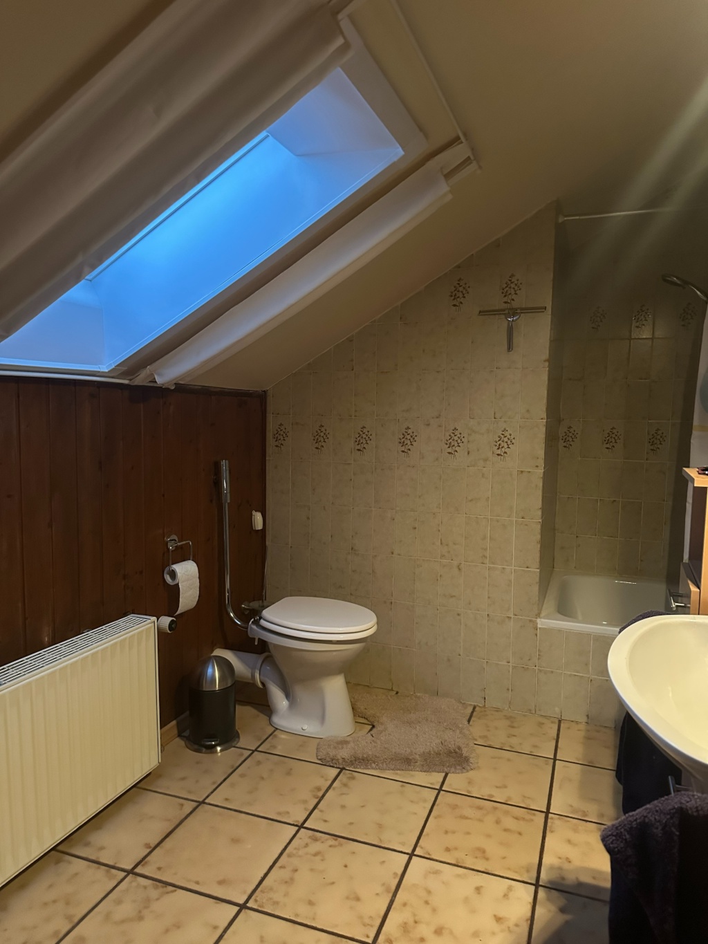 Habitación en WG Tiefenbach Flurstraße 1 - Bad DG