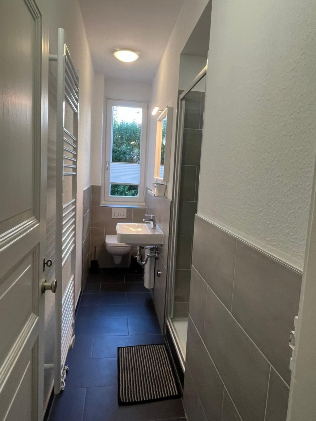 WG-Zimmer Südstadt Frankfurter Straße 110 und 159 - Wohnung 2 - Modernes Tageslichtbad mit Dusche