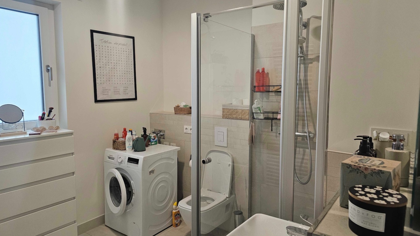 Helle, moderne Wohnung in Friedrichshain – Komplett möbliert (Untermiete 23 August 2026 – 27 August 2026)/Bright, Modern Flat in Friedrichshain – Fully Furnished (23 August 2026 – 27 August 2026 Sublet) – Samariterstraße 70, 10247 Berlin Friedrichshain – Vorschaubild 4