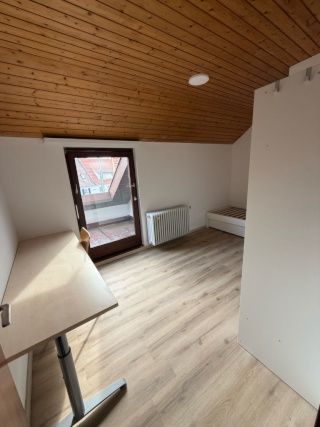 Imagen del anuncio: casa reformada con 8 WG habitaciones y amplia terraza soleada