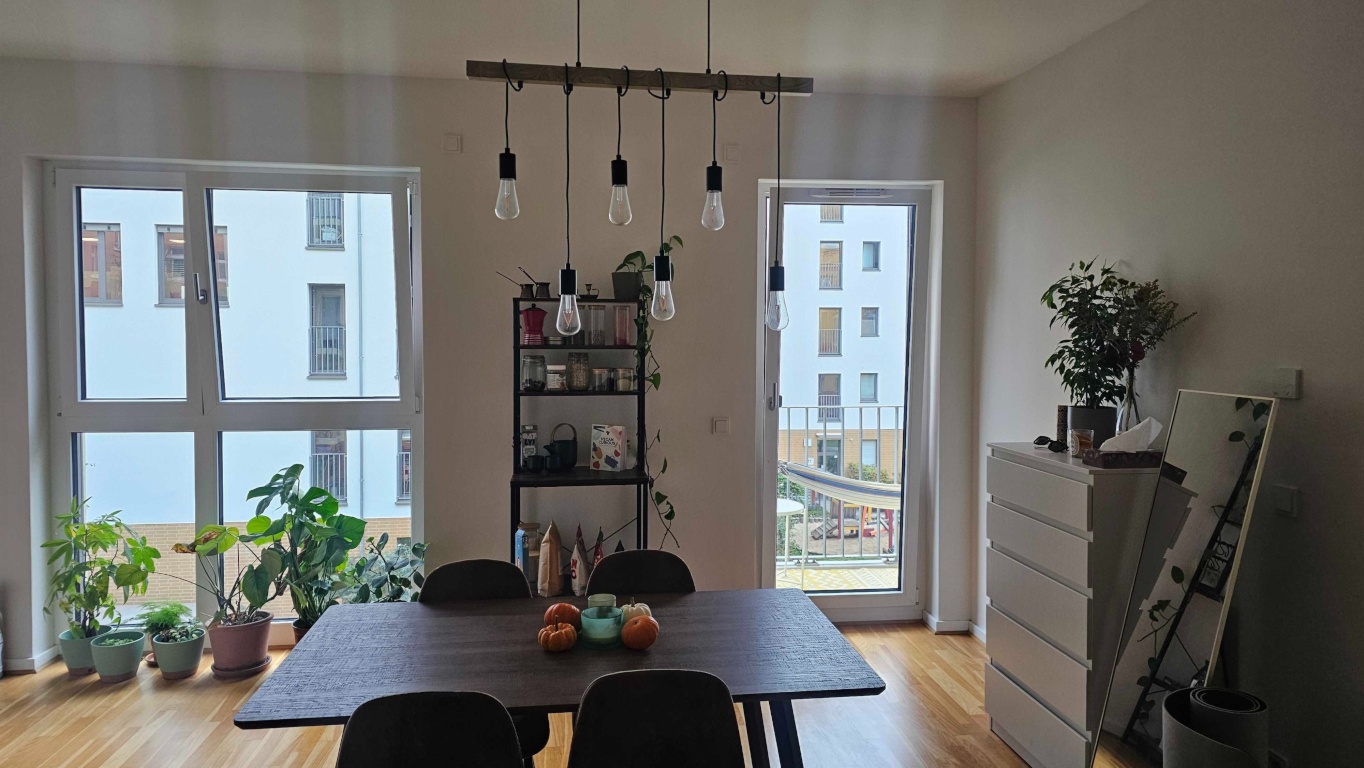 Helle, moderne Wohnung in Friedrichshain – Komplett möbliert (Untermiete 23 August 2026 – 27 August 2026)/Bright, Modern Flat in Friedrichshain – Fully Furnished (23 August 2026 – 27 August 2026 Sublet)