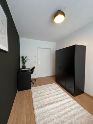 WG-Zimmer in einer 3er-WG – möbliert und frisch renoviert, ideal für Studierende und Berufstätige