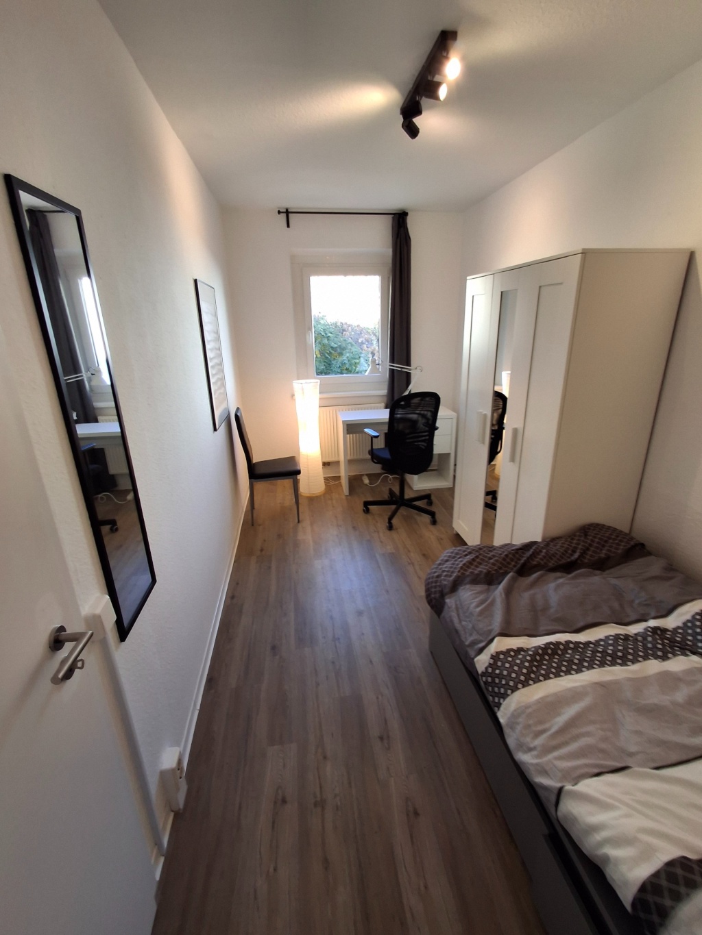 Flatshare Friedrichshain x 0 - ruhig zum grünen Hinterhof gelegen
