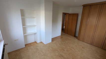 Anzeigenbild: Helle 3,5-Zimmer Wohnung mit Terrasse und Garten in Schwalbach am Taunus