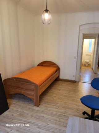 Anzeigenbild: 3-Zimmer voll möbliert, Balkon, Nähe Uni und FH, U-Bahn, Studentenpärchen oder 2 Studenten