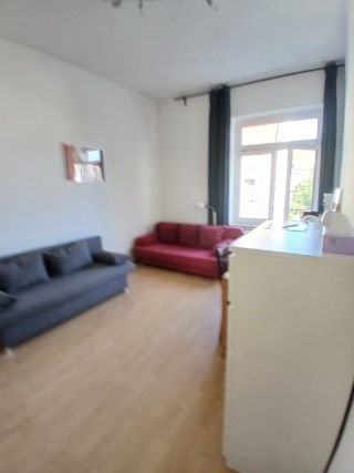 Anzeigenbild: Angebot für Mitbewohnerin in 4-Raum-Wohnung bei Kosten- und Arbeitsteilung - auch kurzzeitig