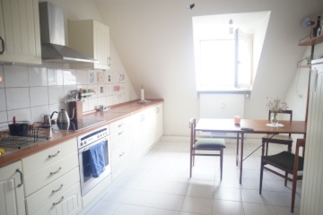 Anzeigenbild: Vollmöblierte 2-Zimmer Wohnung mit Gemeinschaftsgarten in Flussnähe