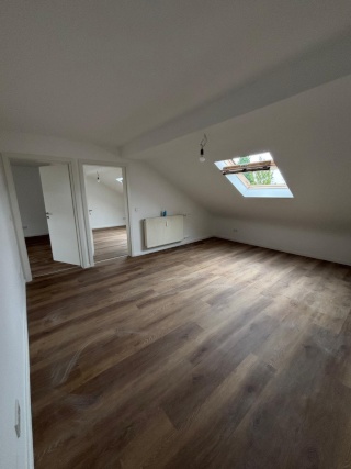 Anzeigenbild: Frisch renovierte 3-Zimmer-Wohnung in guter Lage sucht 2–3 neue Mitbewohner:innen