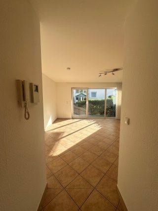 Anzeigenbild: Frisch renovierte 3-Zimmer-Wohnung mit Terrasse & Stellplatz in Hofheim-Marxheim