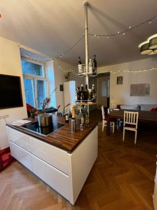 Imagen del anuncio: 23qm 695 EUR helles ruhiges WG Zimmer in Ü30 5er Berufstätigen WG direkt am Karlsplatz sucht weibliche Verstärkung zum 1.5 spätestens 1.6 -