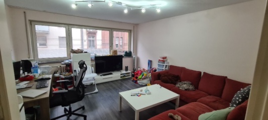 Anzeigenbild: Komfortabel eingerichtete Wohnung für Paare in einer der am besten erreichbaren Lagen (Comfortable furnished flat for couples in one of the most accessible locations)