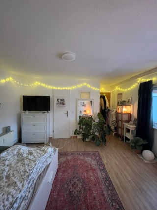 Anzeigenbild: WG-Zimmer mit eigenem Bad + Balkon