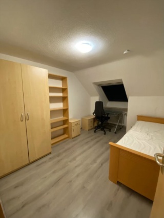 Anzeigenbild: Suche Nachmieter für WG Zimmer in Cadolzburg