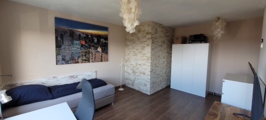 Ad image: Helles, möbliertes WG-Zimmer (20 m2) zur Zwischenmiete – All-Inclusive Nordweststadt