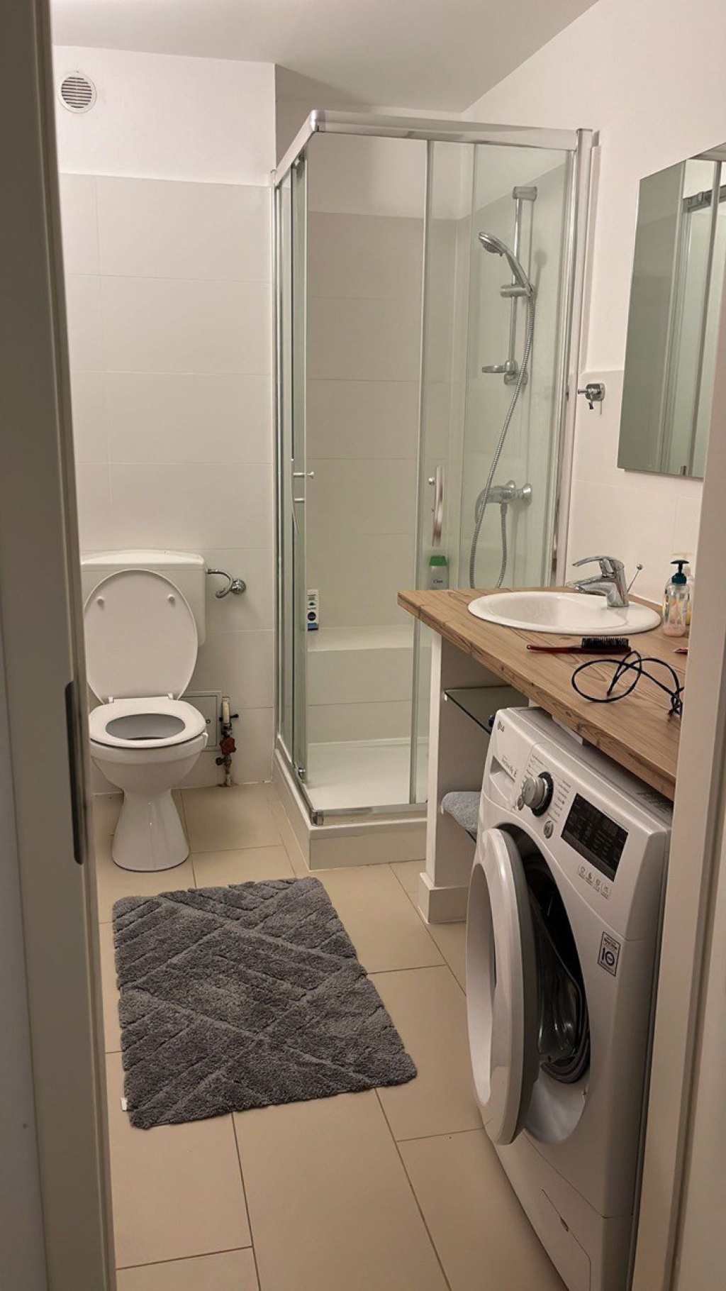 WG-Zimmer 12. Bezirk Meidling Hanauskagasse 4 - big bathroom