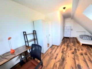 U-Bahn U3 (1min zu Fuß) * Geteilte Zimmer U3.*möbliert *KVR möglich Gemütliches Zimmer // Wunderbares Zimmer mit Balkon Zugang in einer großen Wohnung direkt auf der U3