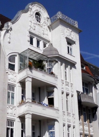 Anzeigenbild: großes Zimmer (32 qm)  - Altbau - 3er WG