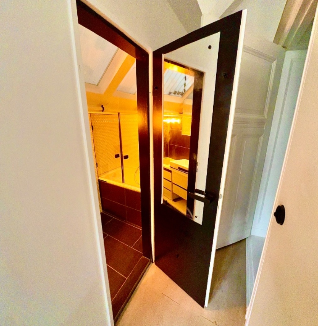 1-Zi.-Wohnloft, hell, Nähe U-Bhf, Schlosspark, Stuttgarterplatz, möbliert eigenes Bad, Küche Balkon, Südostlage, Aufzug, – Windscheidstraße 2, 10627 Berlin Charlottenburg – Vorschaubild 6