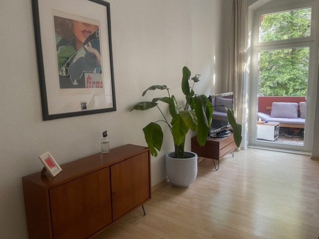 Beautiful altbau apartment in Neukölln from 29th of August to 11th of September