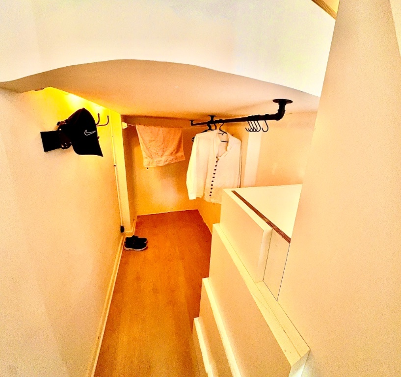1-Zi.-Wohnloft, hell, Nähe U-Bhf, Schlosspark, Stuttgarterplatz, möbliert eigenes Bad, Küche Balkon, Südostlage, Aufzug, – Windscheidstraße 2, 10627 Berlin Charlottenburg – Vorschaubild 8