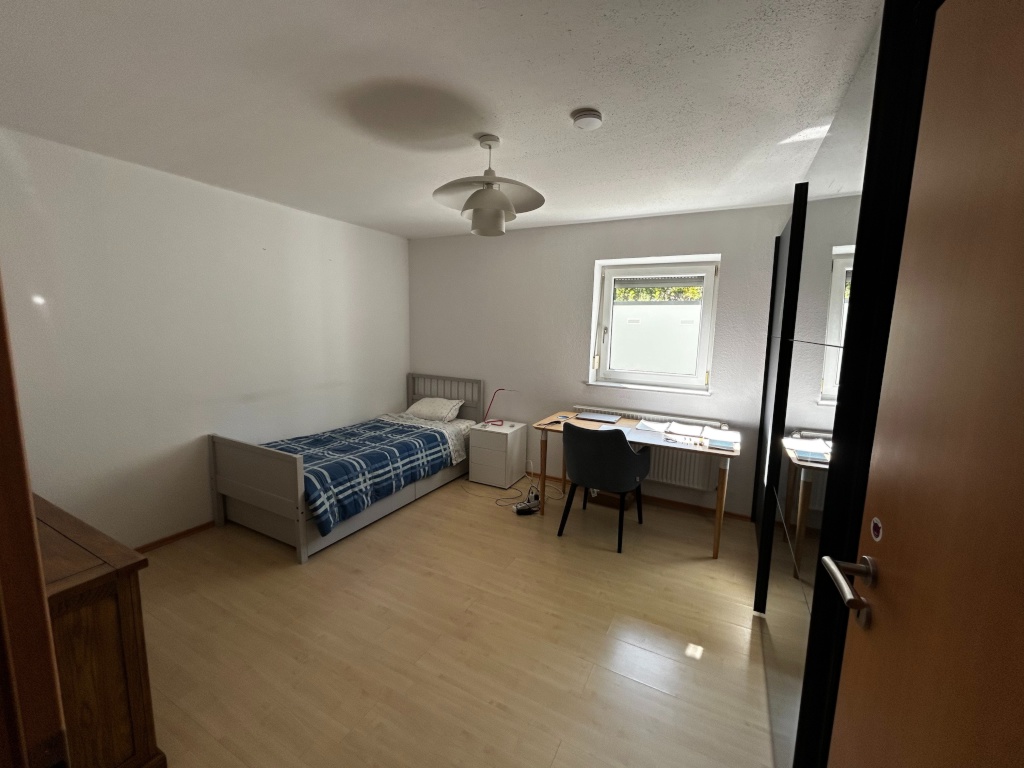 WG-Zimmer Garching bei München Tannenbergstr. 2 - 16m2 möbliertes Zimmer