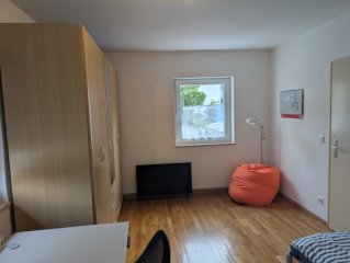 Anzeigenbild: Nachmieter für Möbliertes WG Zimmer ( 20 Qm) direkt bei der OTH