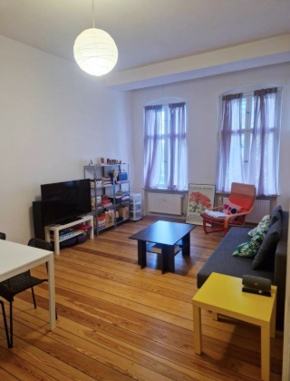 Nachmieter gesucht / next tenant: 2-room flat in Neukölln, direct contract with Vonovia from 01.10, furniture takeover p — photo 1