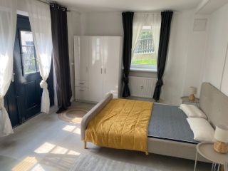 Anzeigenbild: zentral renoviertes und möbliertes Gemeinschaftszimmer in der Nähe der Universität (900m)/ zentral renoviertes WG Zimmer in 5er WG (900m zur Hochschule)