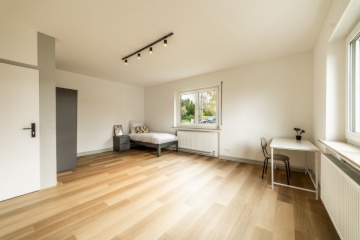 Anzeigenbild: Frisch Renoviert! WG-Zimmer und separate 2-Zimmer Wohnung