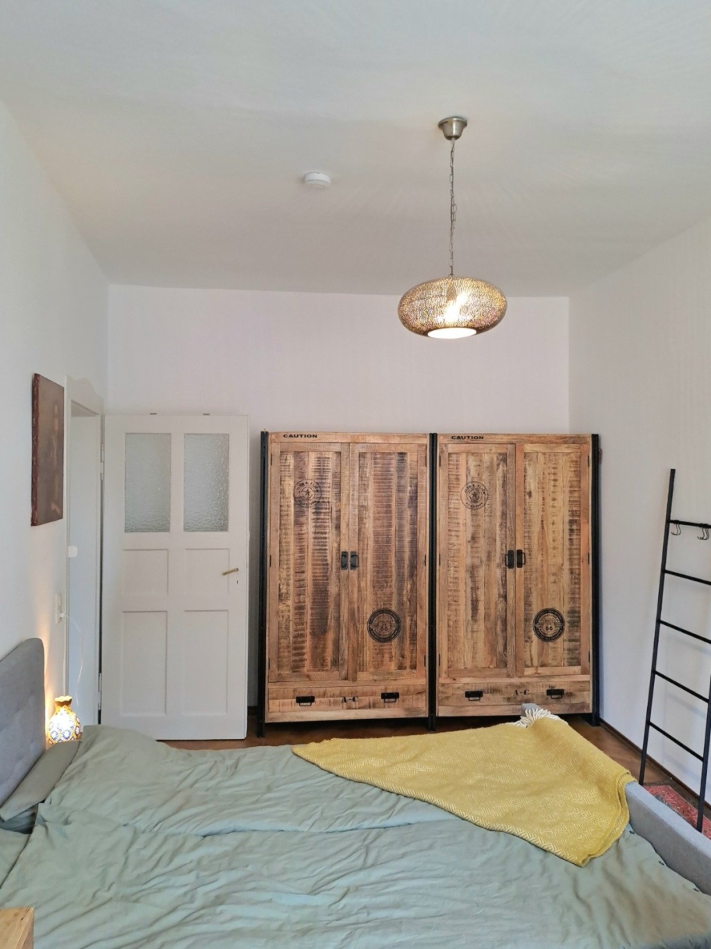 100 qm große, zentrale Altbauwohnung im October-November – 80634 München Neuhausen-Nymphenburg – Vorschaubild 2