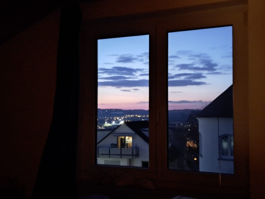 Habitación en WG Weingarten Schonisweilerstraße - Blick aus dem Fenster - Abend