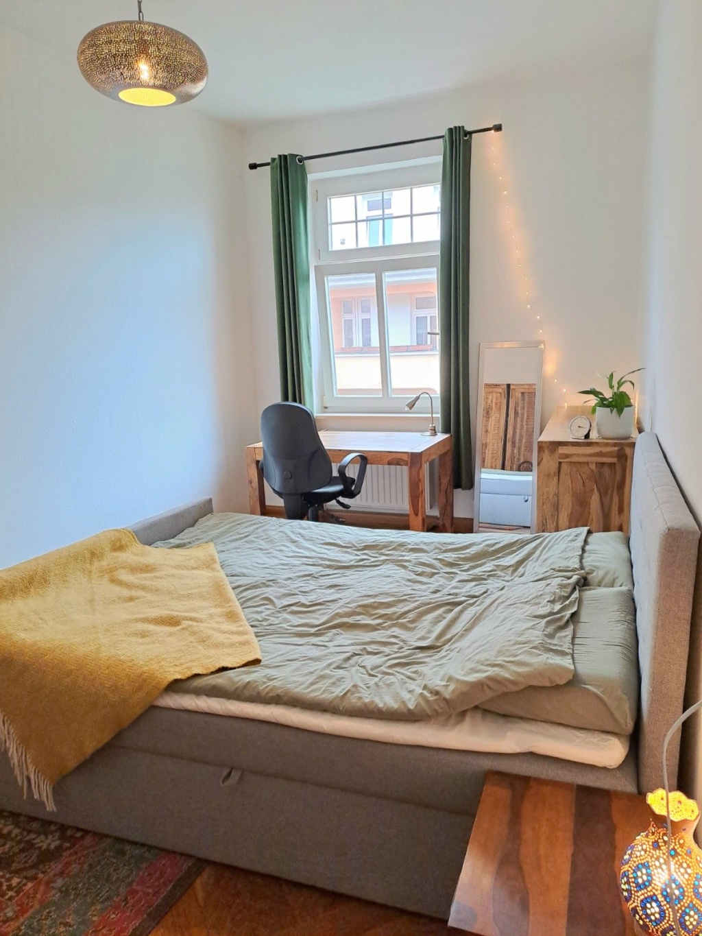 100 qm große, zentrale Altbauwohnung im October-November