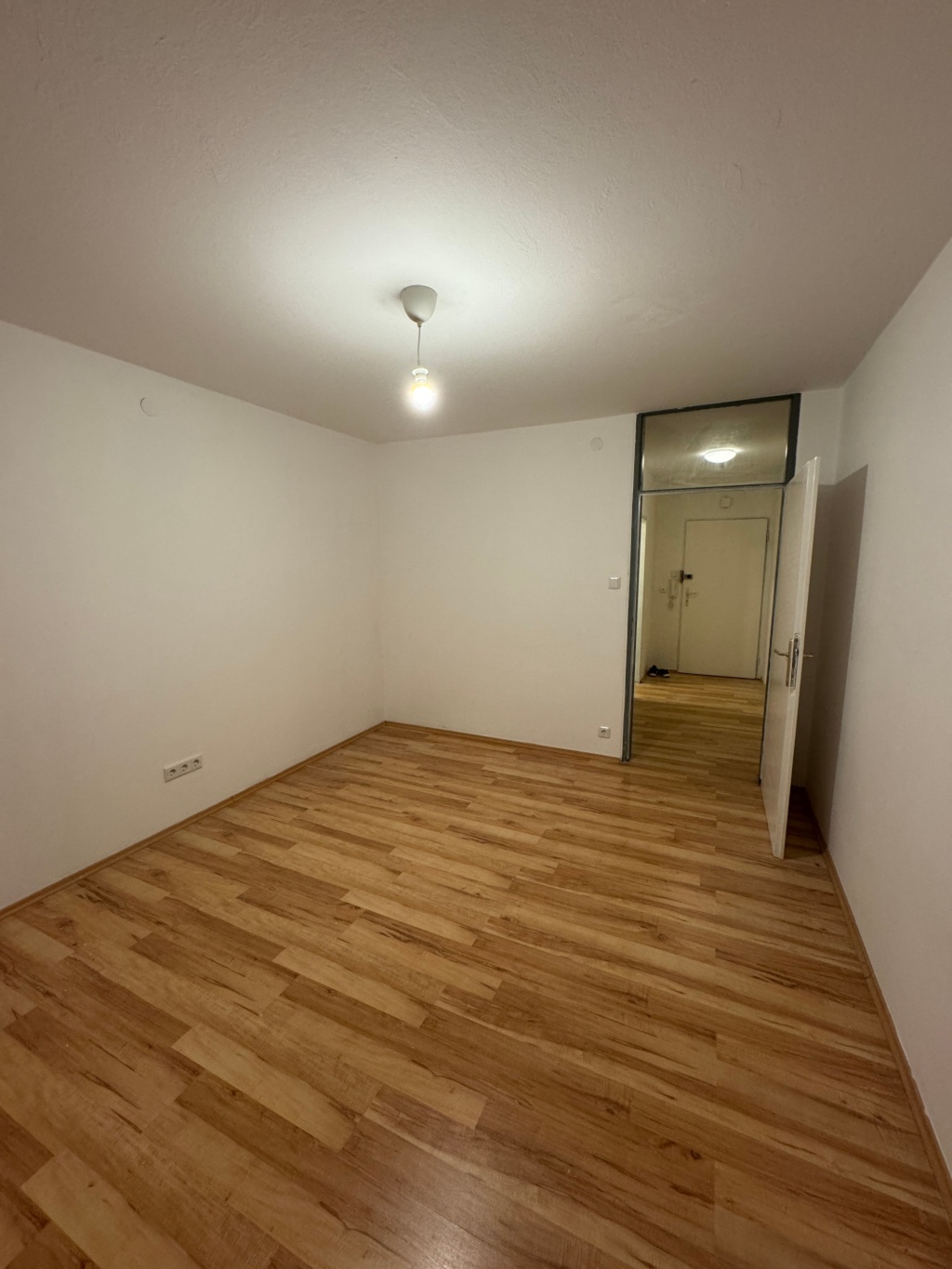 Flatshare Elisabeth-Vorstadt Elisabethstr. 38 - Dein Zimmer mit Blick in den Flur