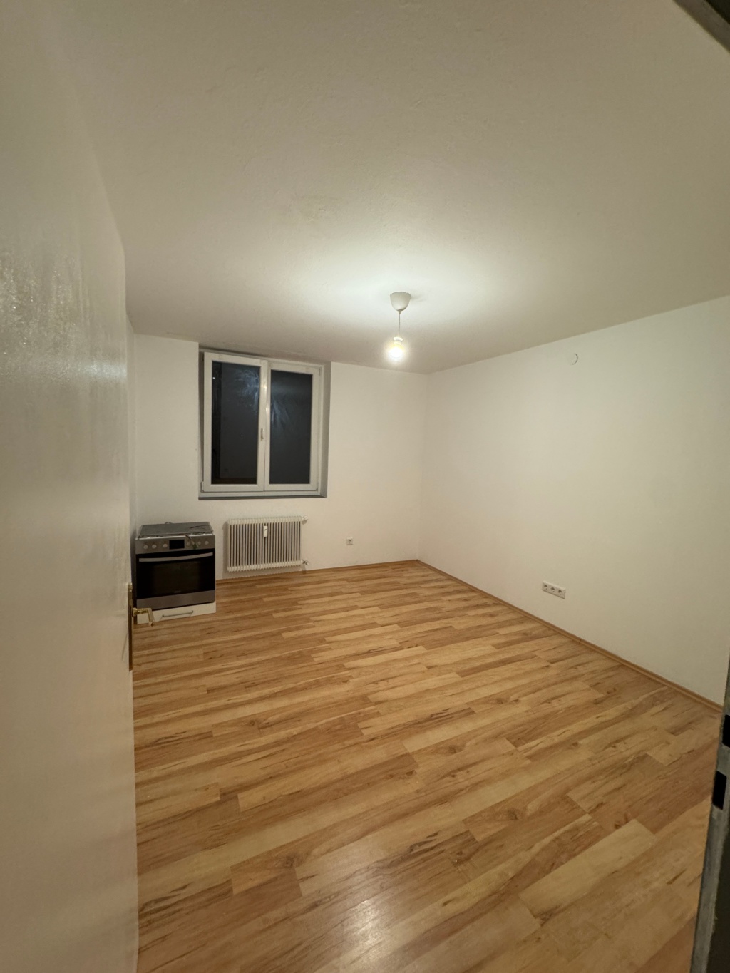 Flatshare Elisabeth-Vorstadt Elisabethstr. 38 - Dein Zimmer, blick vom Flur aus (Ofen kommt natürlich noch weg)