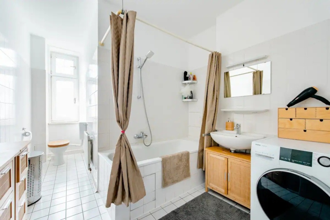 100 qm große, zentrale Altbauwohnung im October-November – 80634 München Neuhausen-Nymphenburg – Vorschaubild 9