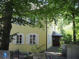 Anzeigenbild: Zentral Hamburg:  Alternative zu alleiniger Wohnung: WG-Z. mit gemeinsamem Wohnzimmer, großem Balkon Südseite und eigenem Garten!