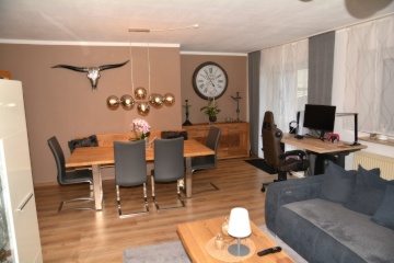 Anzeigenbild: Großzügige 2 Zimmer Wohnung in Bayreuth-Wolfsbach mit Gartenanteil