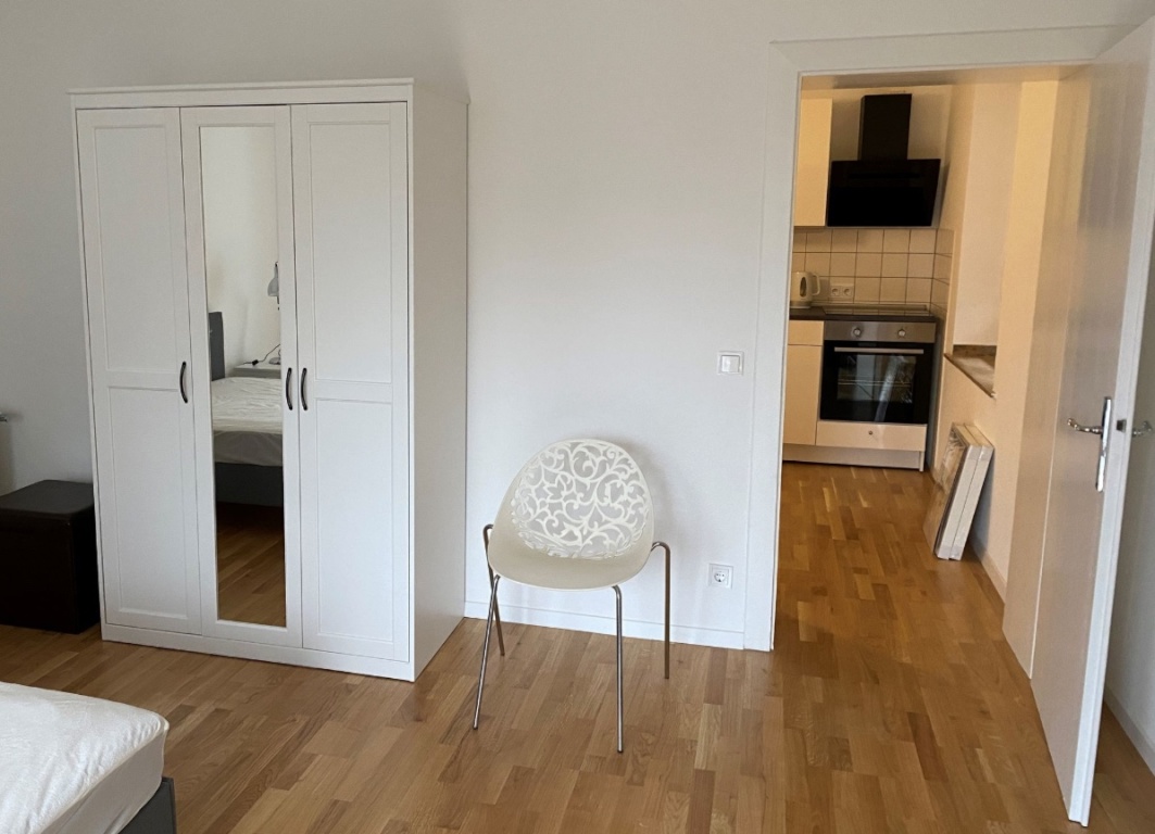 Wunderschöne 1Zimmet Wohnung in Altbau – 40549 Düsseldorf Heerdt – Vorschaubild 2