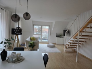 großes möbliertes Zimmer in moderner Maisonette Wohnung