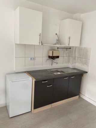 Ad image: temporary studio apaprtment available in heart of cith( 7 to 12 days)