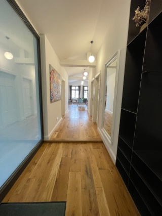 Ad image: Ruhige zentrale Dachgeschosswohnung mit Eichendielen, möbliert, großzügiger Grundriss