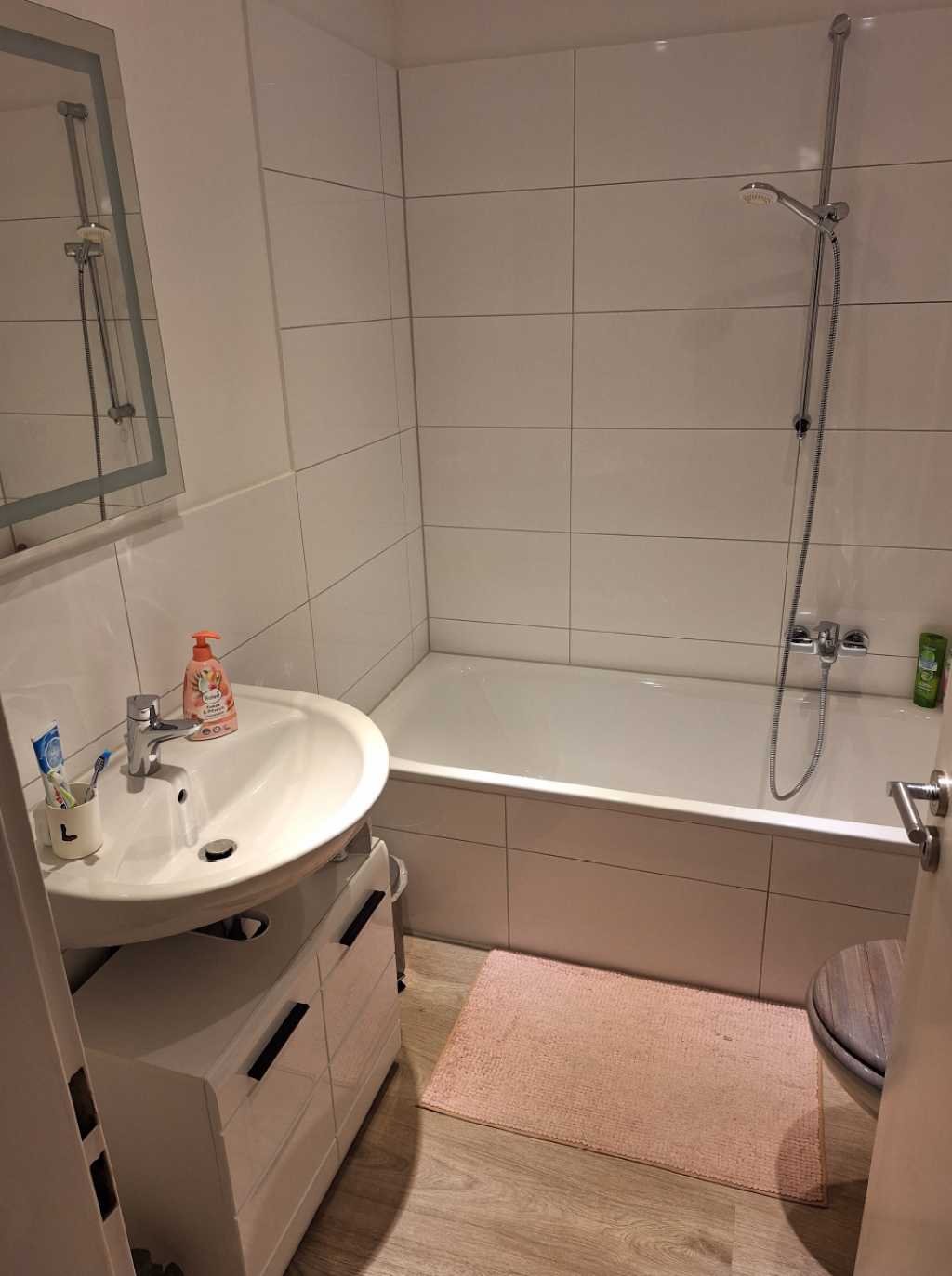 !! BEFRISTET !! Möblierte + voll ausgestattete 3-Zimmer-Wohnung (75 m2) zur Untermiete im Top-Stadtteil von Düsseldorf – ab sofort für 6 Monate – 40476 Düsseldorf Derendorf – Vorschaubild 3