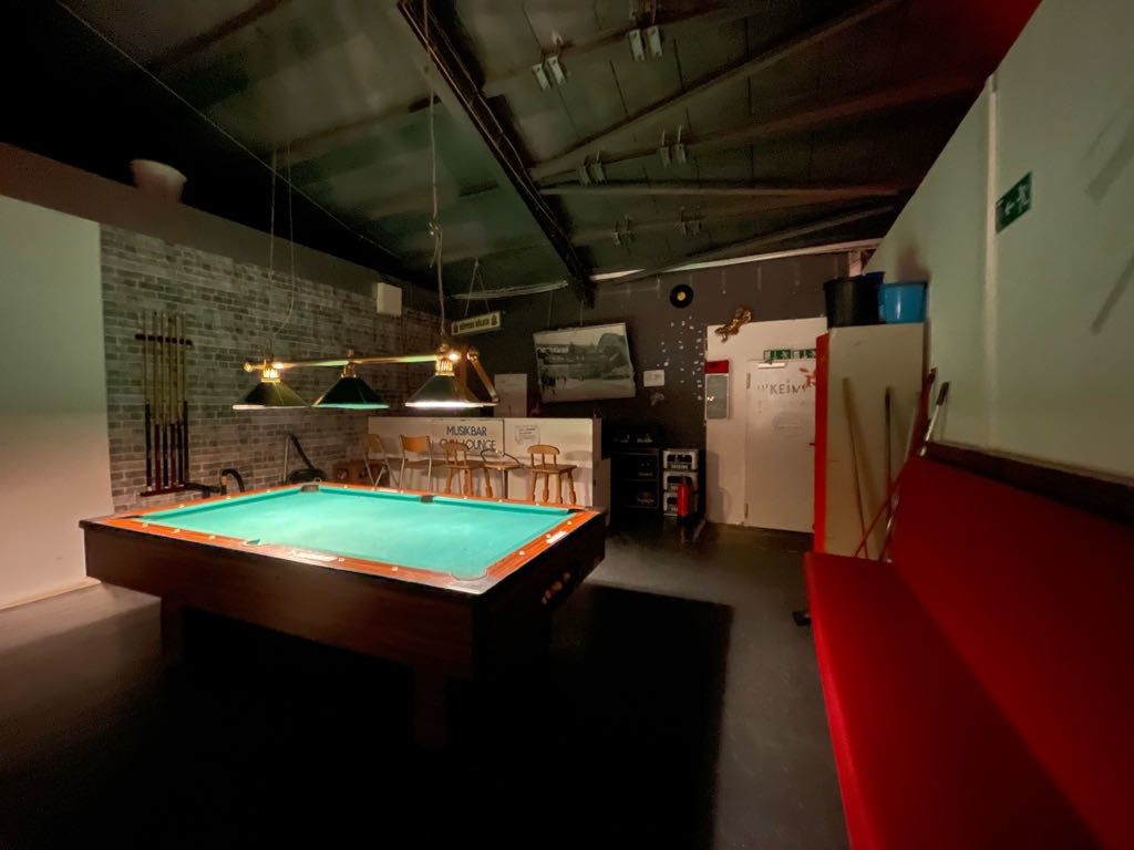 WG-Zimmer Elberfeld Arminiusstr. 10 - Billard- & Bararea