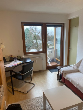 Anzeigenbild: Helles und gemütliches Zimmer mit eigenem Balkon