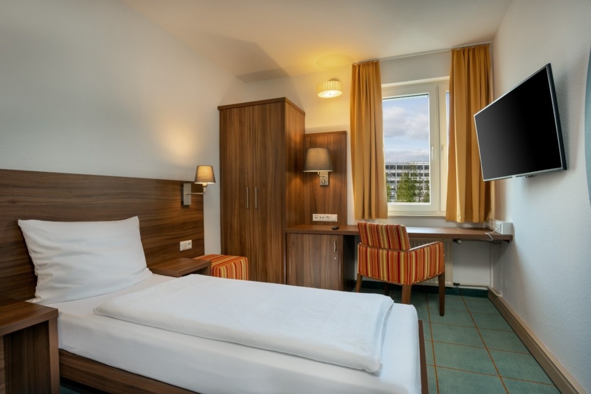 Ihr modernes Studentenzimmer in einem Hotel – eigenes Bad, WLAN, Fitnessraum, Parkplatz & mehr! – Hilpertstraße 27, 64295 Darmstadt Darmstadt – Vorschaubild 2