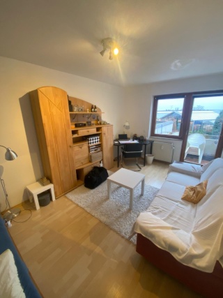 Anzeigenbild: Helles und gemütliches Zimmer mit eigenem Balkon