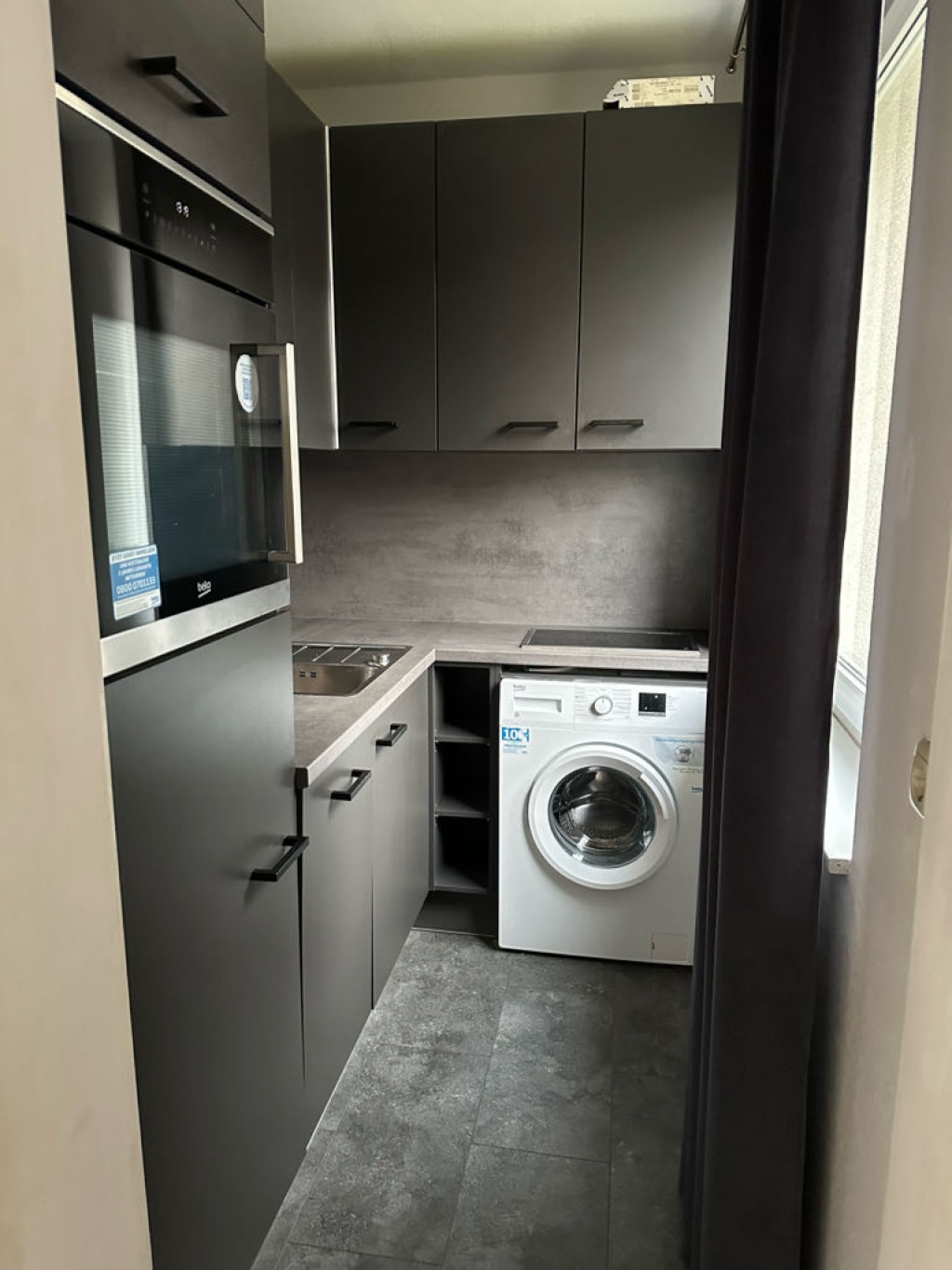 Wohnung Plänterwald Kiefholzstrasse - Einbauküche: Herd, Backofen, Kühlschrank, Waschmaschine