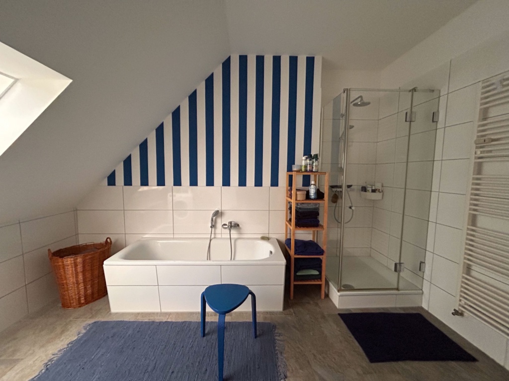 Befristet: Sehr schöne, möblierte 115-qm DG-Wohnung im Weserkiez / 2-week sublet: Stylish fully furnished 115sqm Top-Floor Apartment in Weserkiez – Sonnenallee, 12045 Berlin Neukölln – Vorschaubild 18